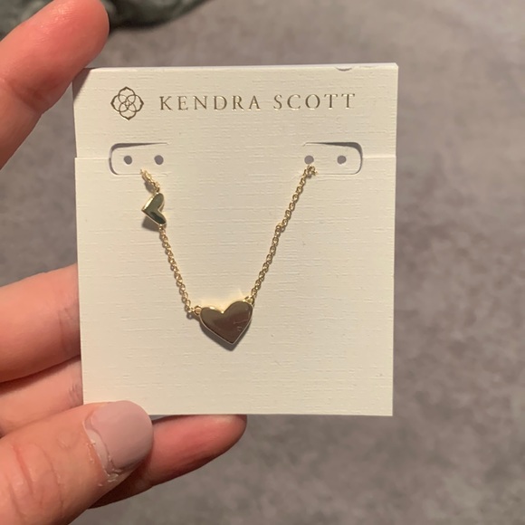 Kendra Scott Jewelry - never worn kendra scott heart necklace